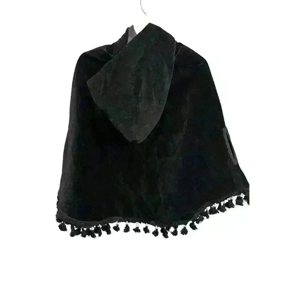 Elebini Girls Size 10 Hooded Velvet Poncho with Tassels & Black Bow Tie Closure - Picture 5 of 8